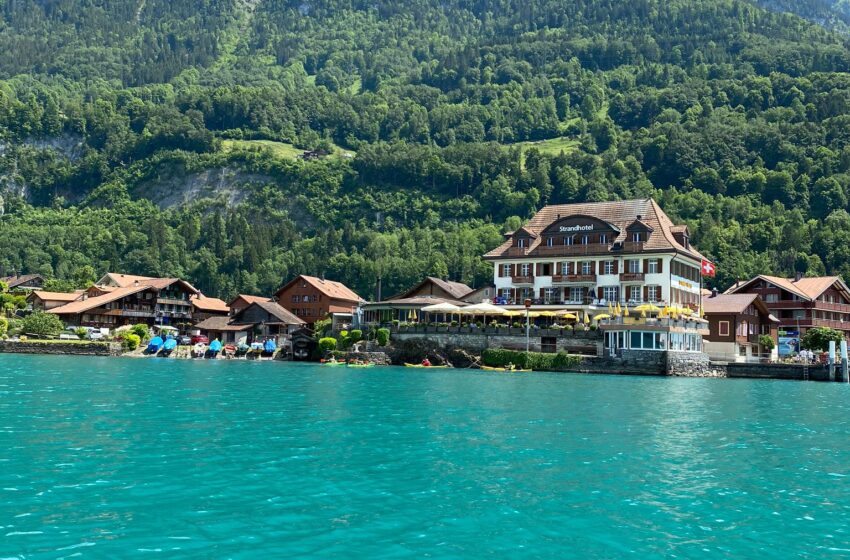  De ce este Elveţia o ţară aşa de frumoasă ?￼￼