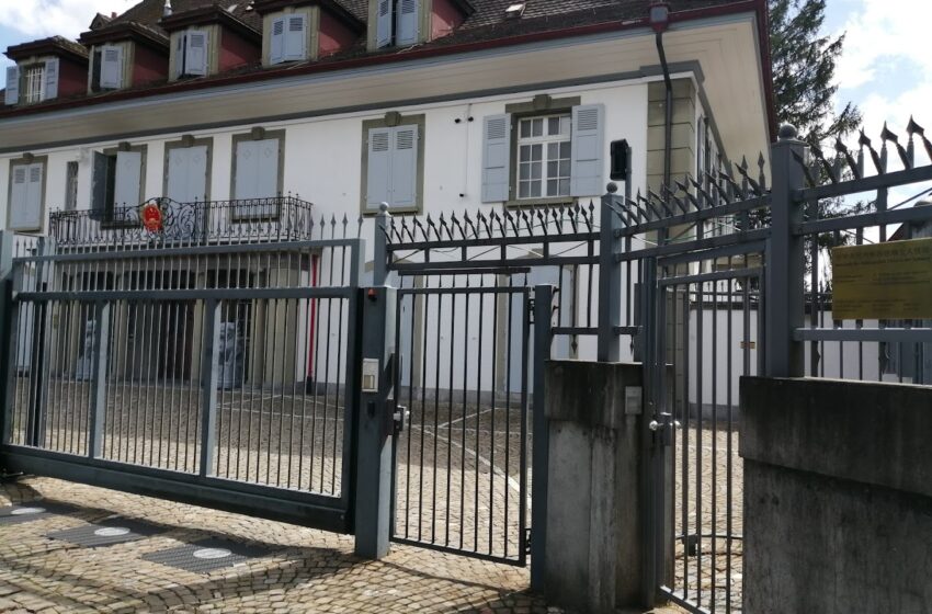  Un jurnalist elvețian a fost hărțuit de un agent de securitate al ambasadei Chinei din Berna