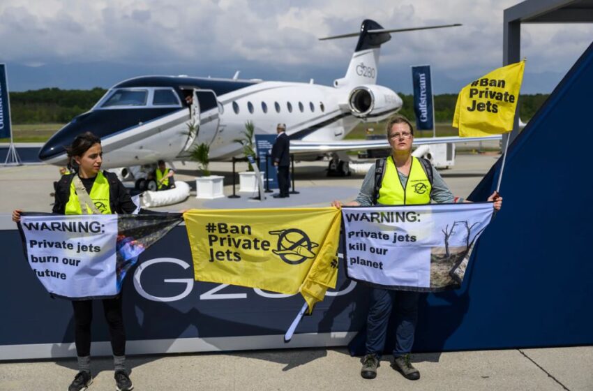  Aeroportul din Geneva a fost blocat de activiștii pentru climă